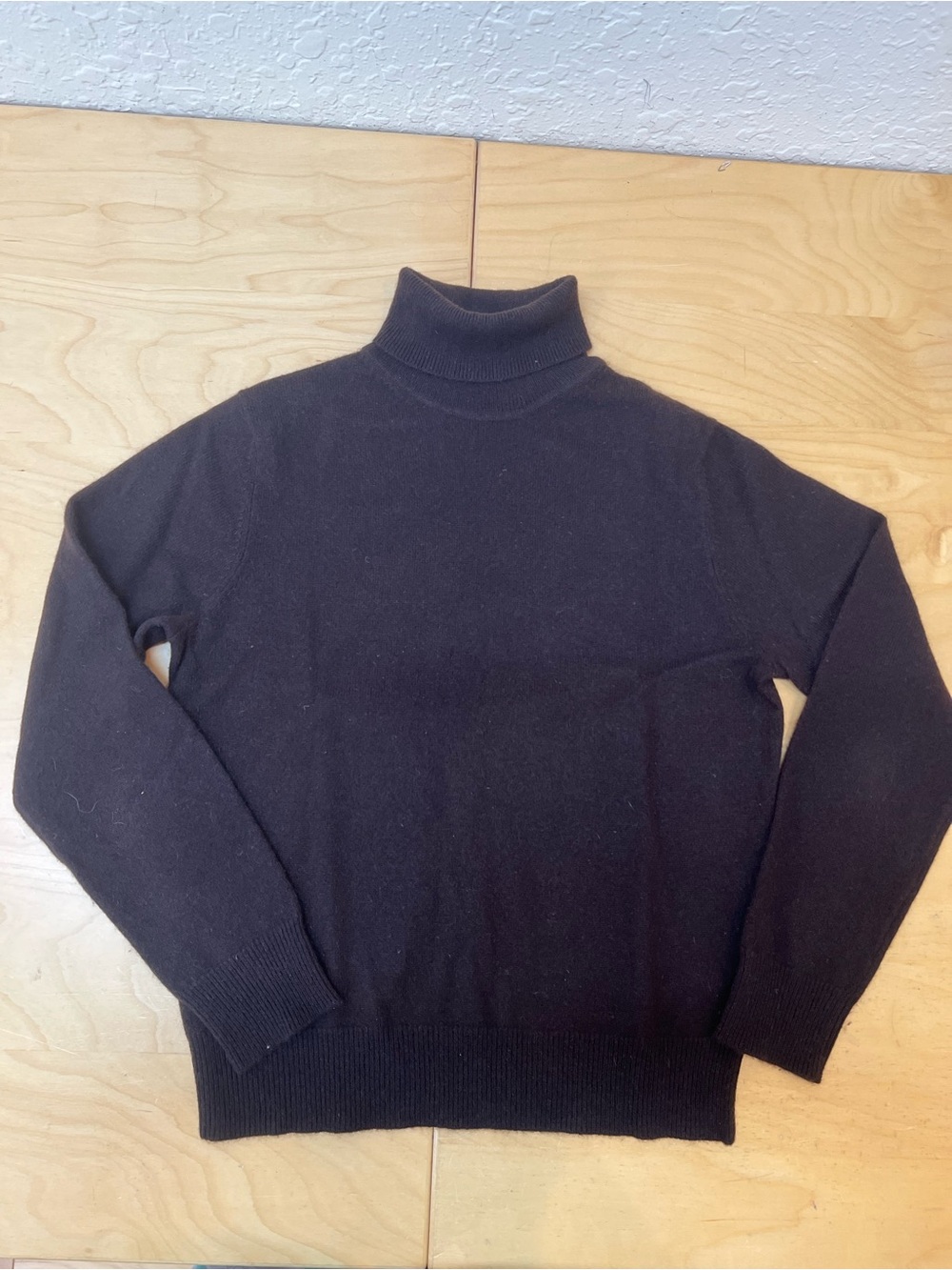 100% cashmere Lord & Taylor  brown Turtleneck Sweater size PS